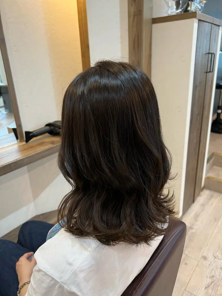 ミディアム カラー アッシュ ベージュカラー カット ヘアカラー 工藤 梨花のヘアスタイル
