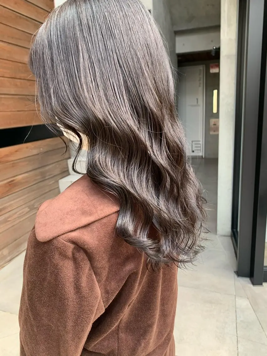 ロング カラー ネイル ハイトーンボブ 前田 表参道　グレージュのヘアスタイル