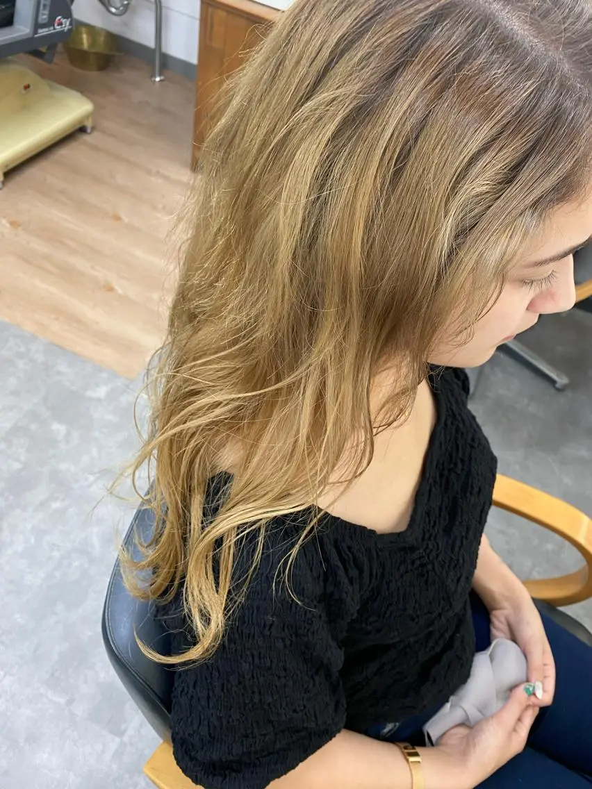 ロング ヘアカラー トリートメント 永沼 真依のヘアスタイル