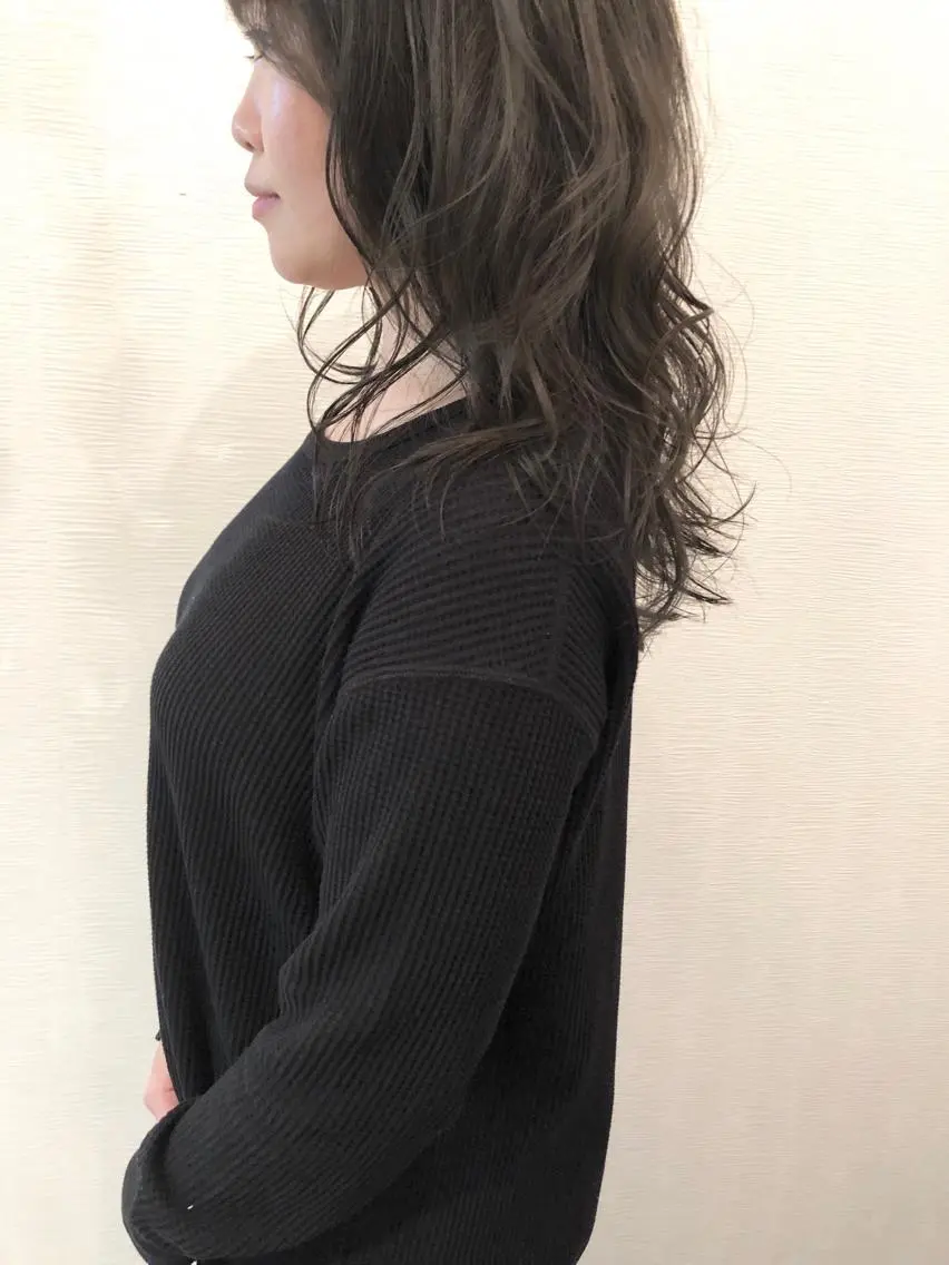 ロング カラー ヘアカラー トリートメント 平川 友希子のヘアスタイル