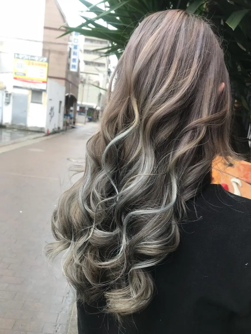 ロング カラー ハイライトカラー ハイライト ヘアカラー トリートメント 玉木 育実のヘアスタイル