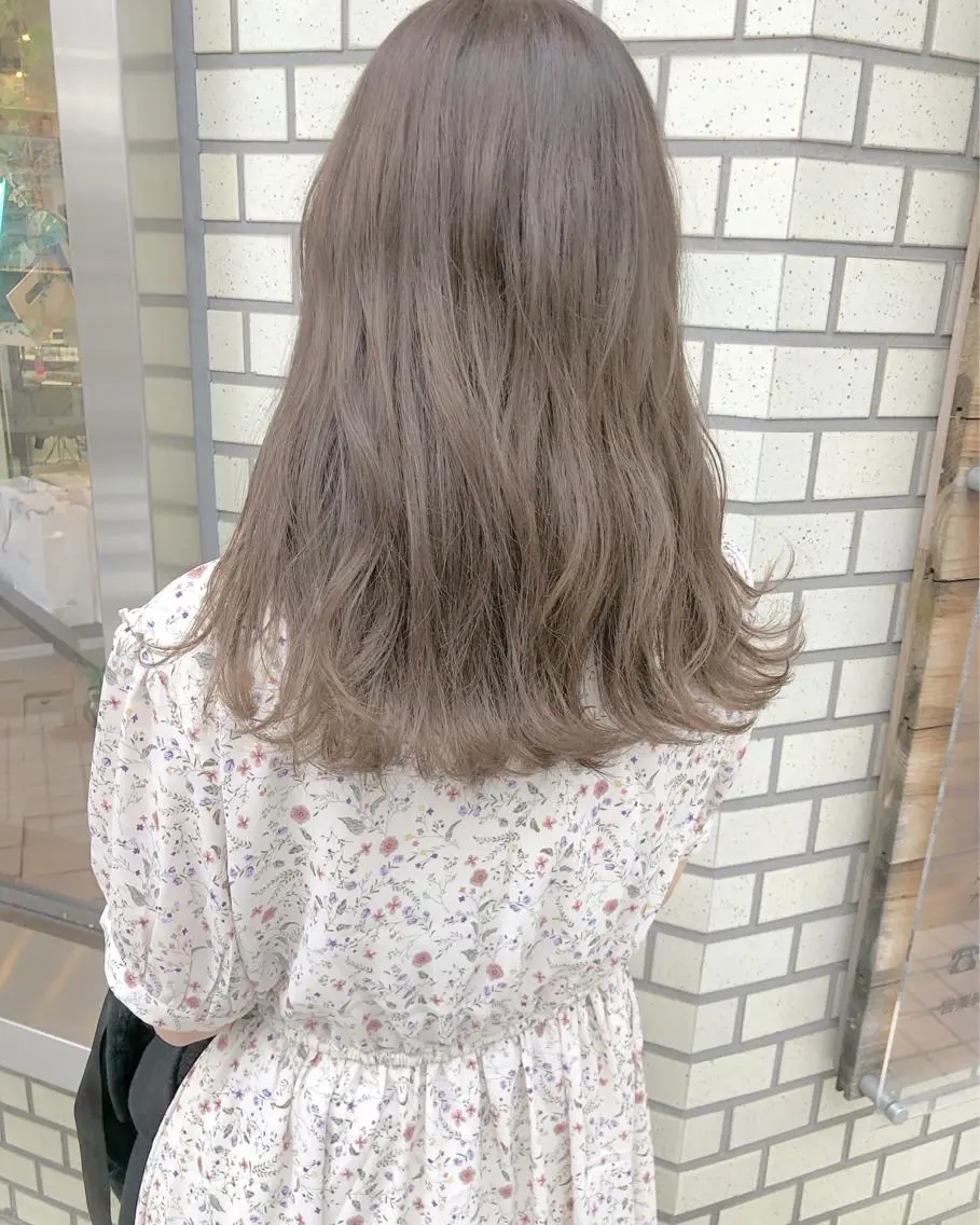 セミロング カラー パーマ ヘアアレンジ ベージュカラー モカベージュ ヘアカラー ハイトーン特化🤍 浦住のヘアスタイル