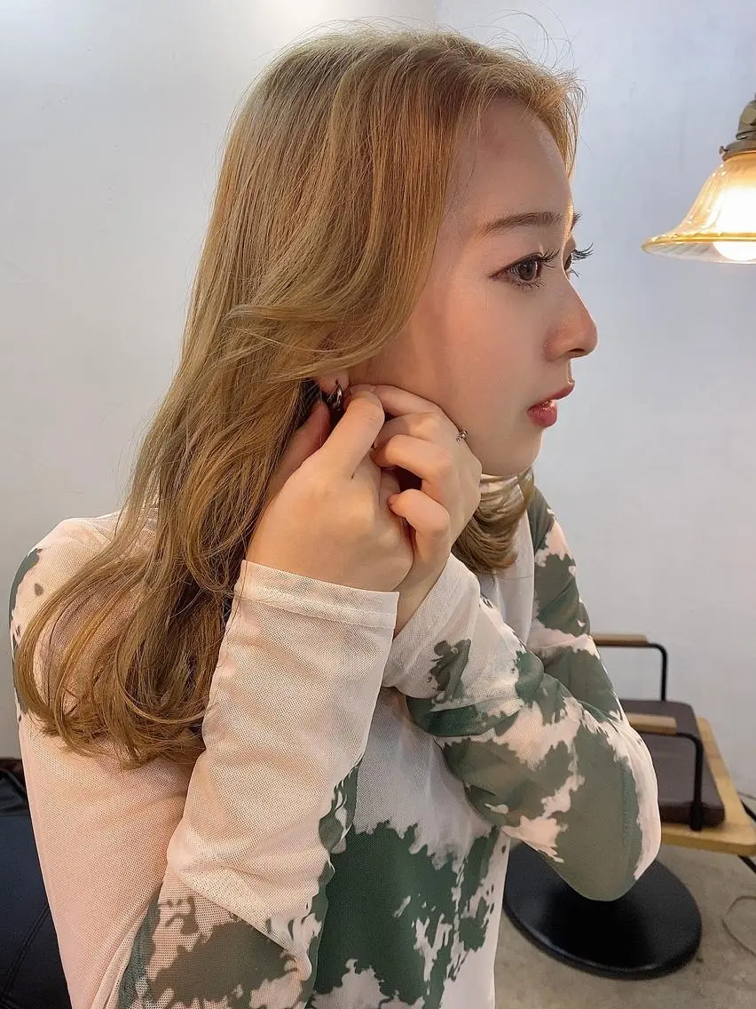 ロング カラー ヘアアレンジ ブリーチ ブロンド 志賀 あずみのヘアスタイル