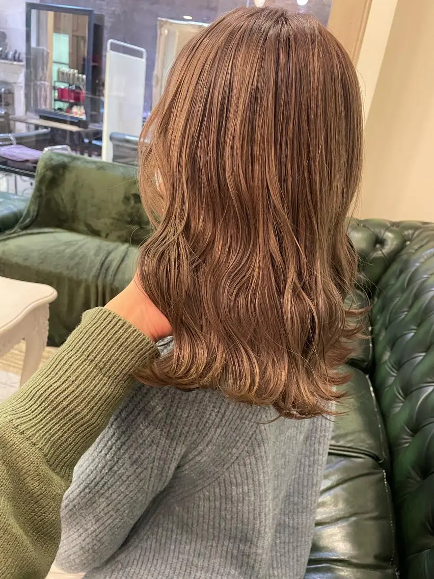 セミロング ヘアカラー 山岸 朱里のヘアスタイル