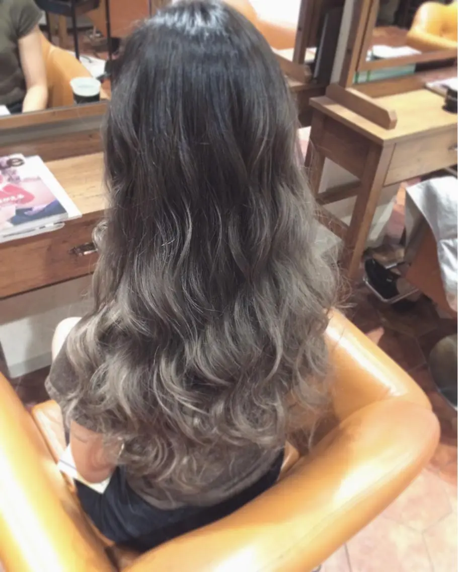 ロング カラー ヘアアレンジ ダークグレー グラデーションカラー kazufumi ..のヘアスタイル