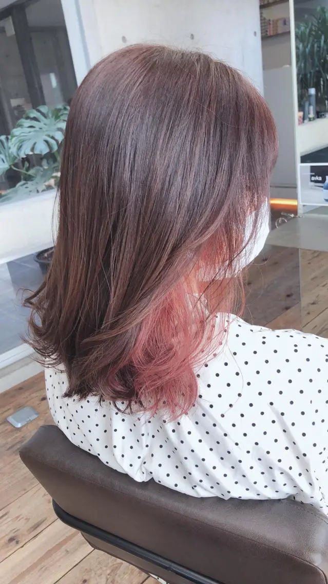 セミロング カラー インナーカラー ピンクカラー レッドカラー nagisa /縮毛矯正のヘアスタイル