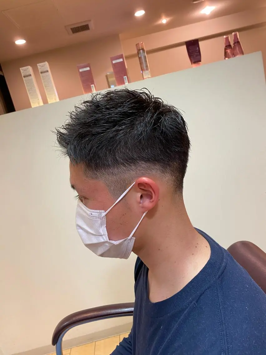 メンズ アップバング フェードカット スキンフェード 刈り上げ 安藤 慎悟のヘアスタイル