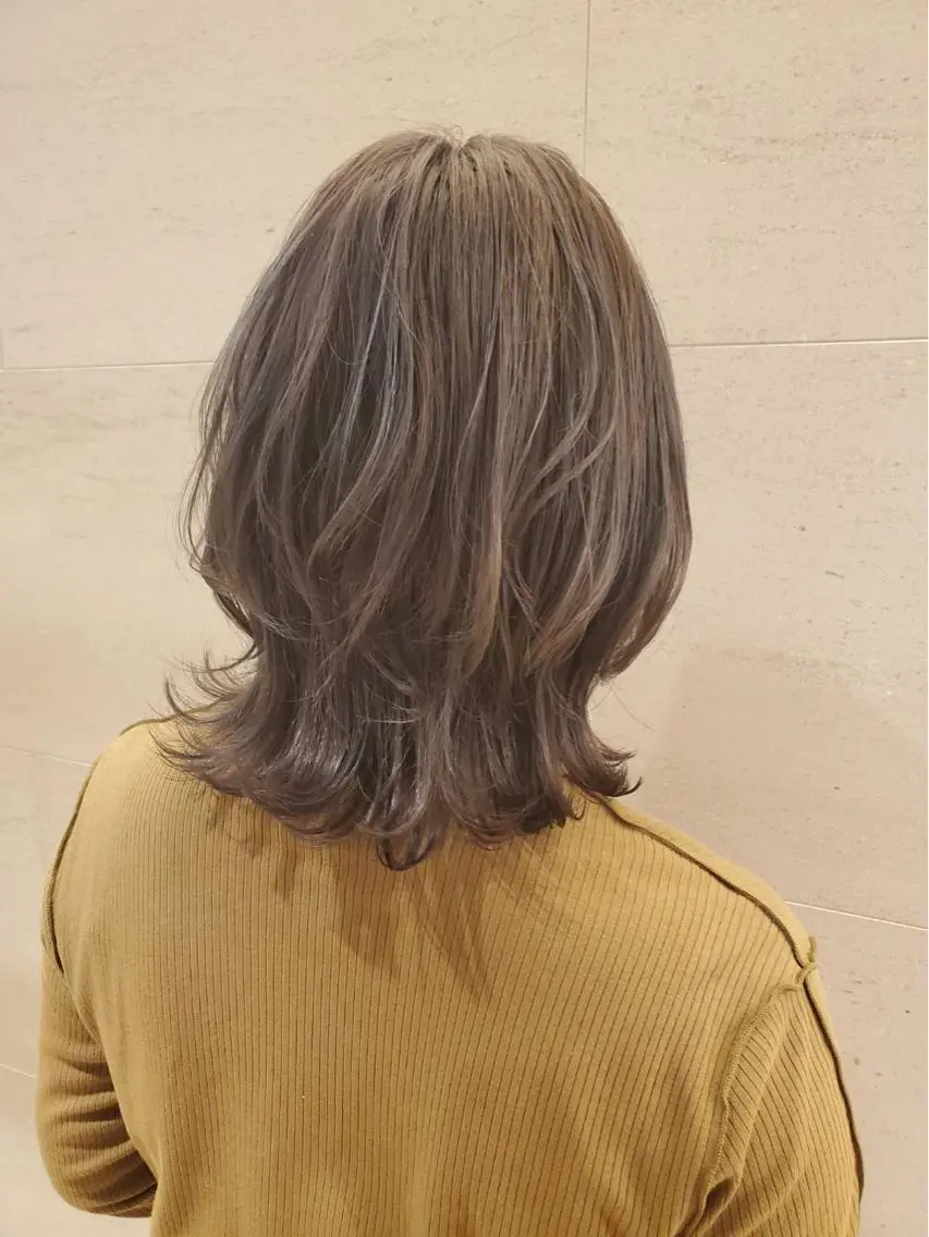 ミディアム カラー ベージュカラー 透明感カラー オリーブカラー 縮毛矯正 N°jemica 🫧REIKA🫧のヘアスタイル
