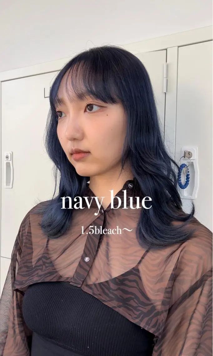 セミロング カラー ブリーチ ネイビーカラー ヘアカラー Kana 🍋 ハイトーン【高円寺】のヘアスタイル