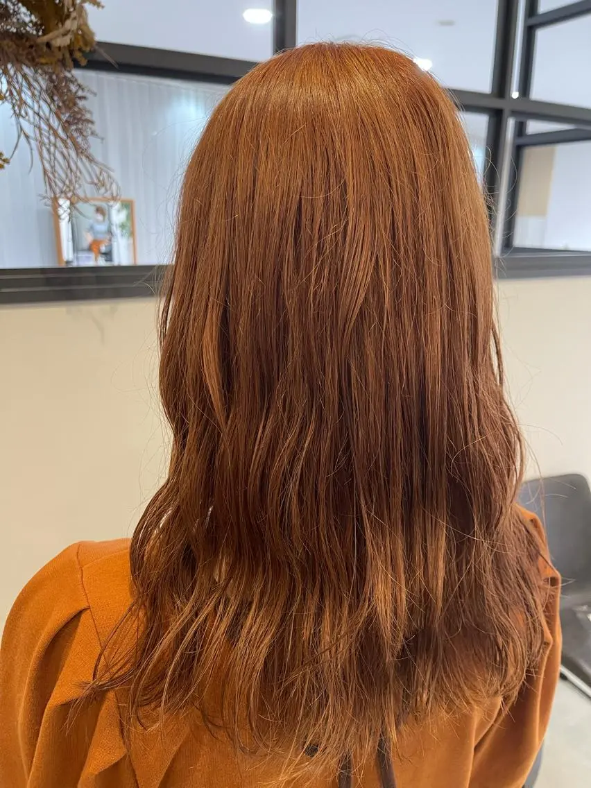 セミロング カラー オレンジ オレンジレッド レッドカラー カット ヘアカラー トリートメント 由比藤理子 ブリーチカラー🌈のヘアスタイル