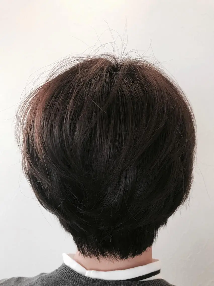 ショート カラー アッシュ レイヤーカット 仲矢 あゆ美のヘアスタイル