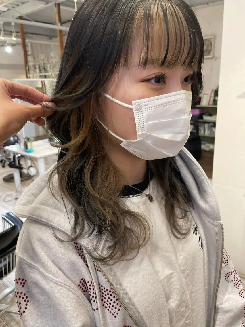 セミロング カラー インナーカラー ウルフカット インナーカラー 推し ブリーチ 髪質改善のヘアスタイル