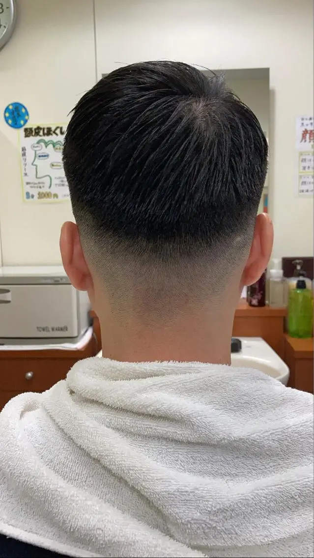 ショート メンズ フェードカット 垢抜け・メンズパーマ 津山祐紀のヘアスタイル