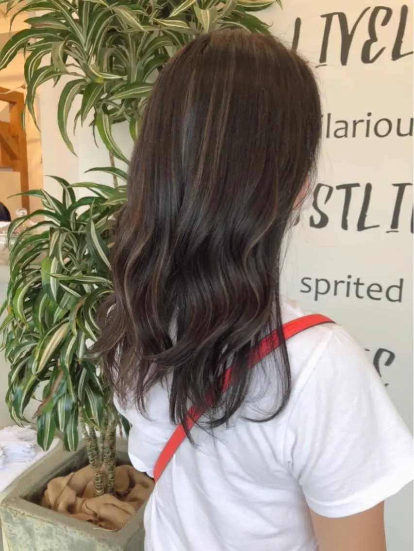 セミロング カラー ハイライトカラー ハイライト 髪質改善特化 谷口祐綺のヘアスタイル