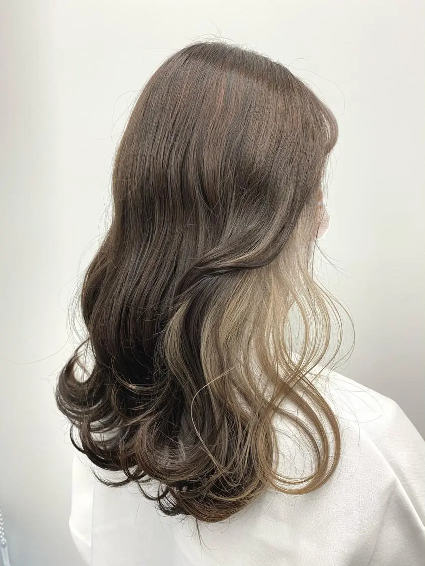 ミディアム カラー ベージュカラー イヤリングカラー インナーカラー ラベンダーカラー オレンジ Unami MIHA☘️*゜のヘアスタイル