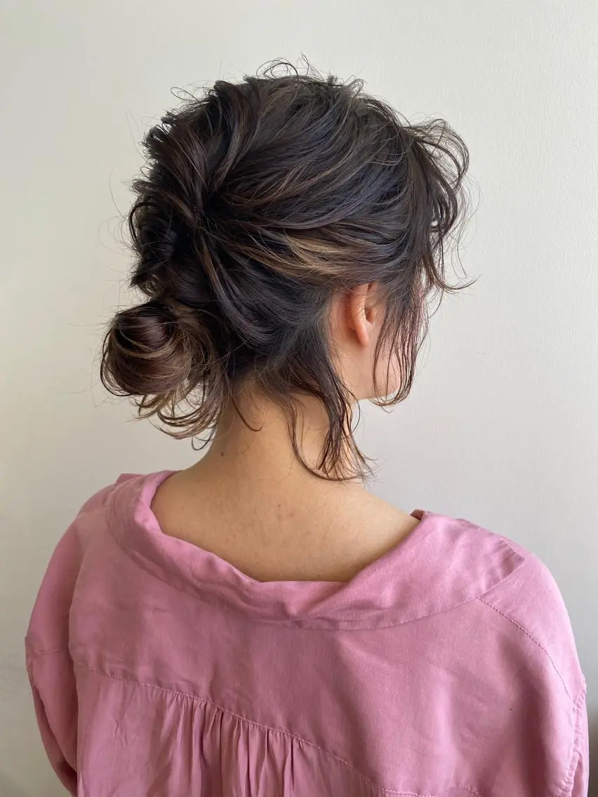 セミロング カラー ヘアアレンジ ヘアセット MIOベージュカラー 柔らかいカラーのヘアスタイル