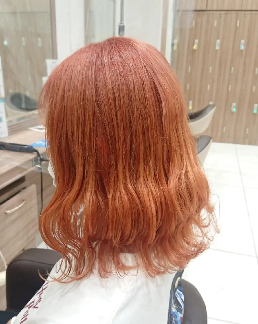 セミロング カラー ブリーチ ケアブリーチ オレンジ ウルフカット/デザイ ンカラー/あらげのヘアスタイル