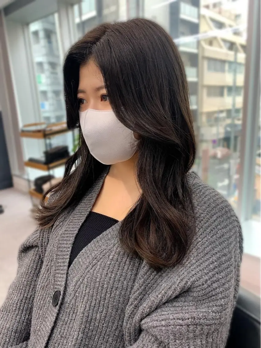 ミディアム カラー パーマ ヘアアレンジ メンズ キッズ ネイル マツエク・マツパ アイブロウ レイヤーカット/ 巻ける縮毛矯正のヘアスタイル
