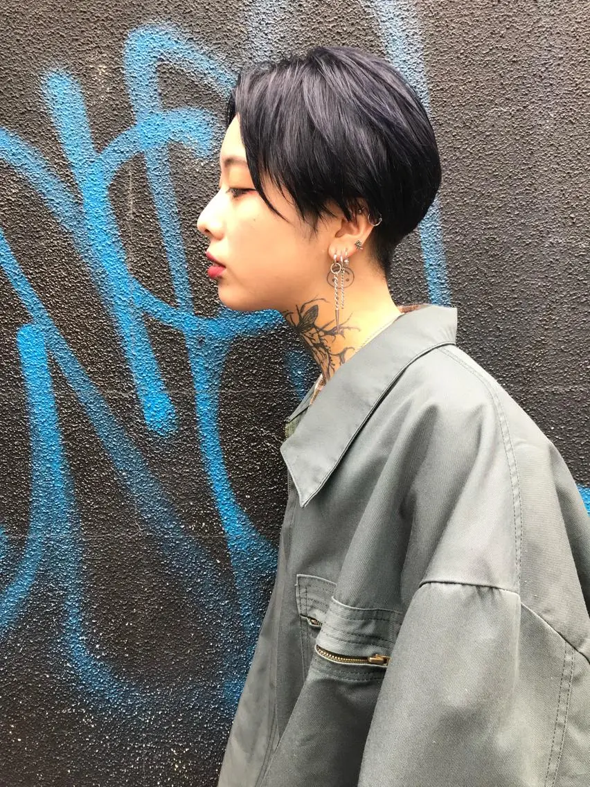 ショート カラー 黒髪 ブルーカラー ブルーブラック ショートヘア ヘアカラー VIRETTA 【ヴィレッタ】のヘアスタイル