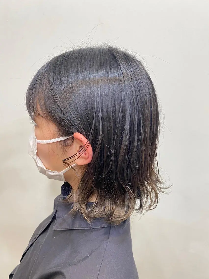 カラー ベージュカラー ブリーチ 麻生 菜々香のヘアスタイル
