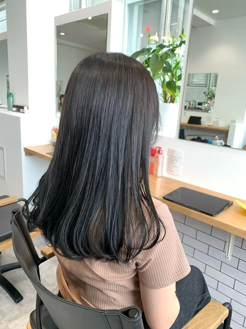 セミロング アッシュ ハイライト レイヤーカット 縮毛矯正 レイヤーカット/ 艶カラー/RYOMAのヘアスタイル