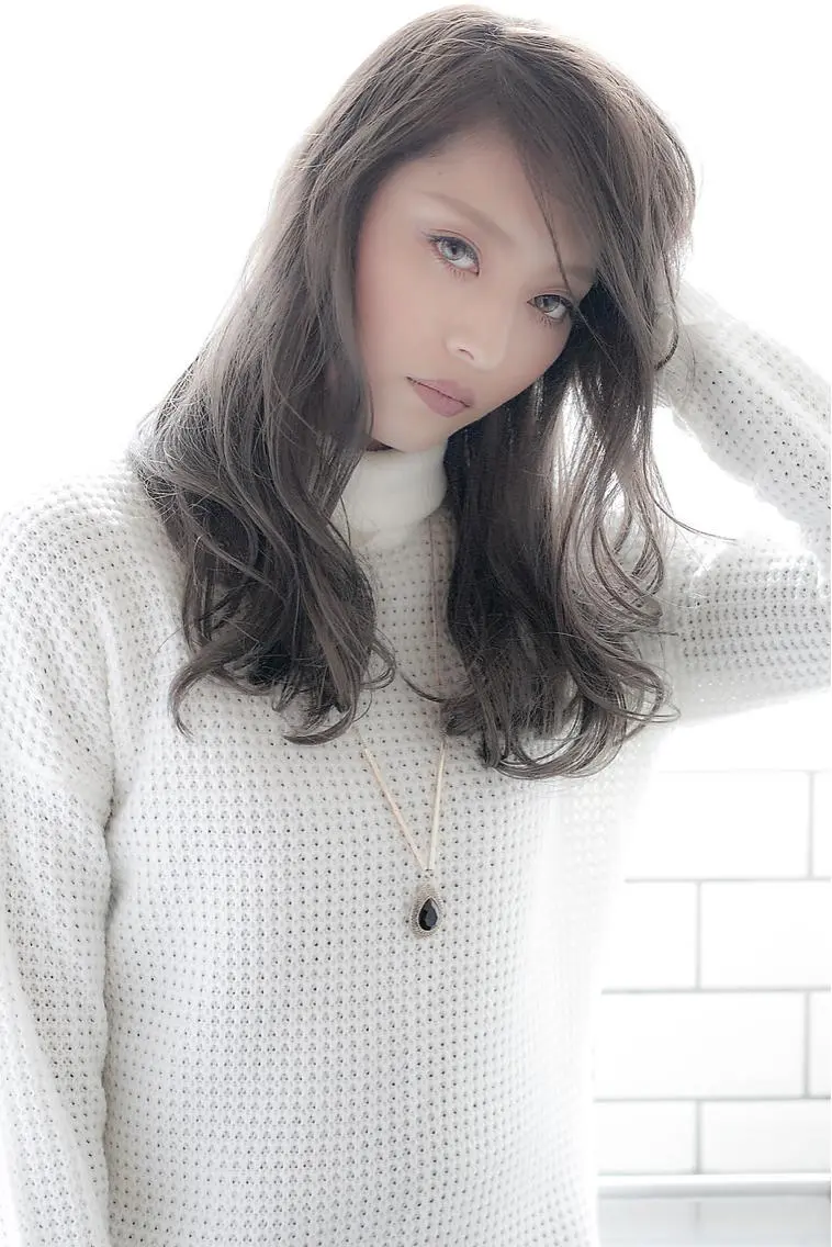 ミディアム EIGHT plum TOKIOリミテッドのヘアスタイル