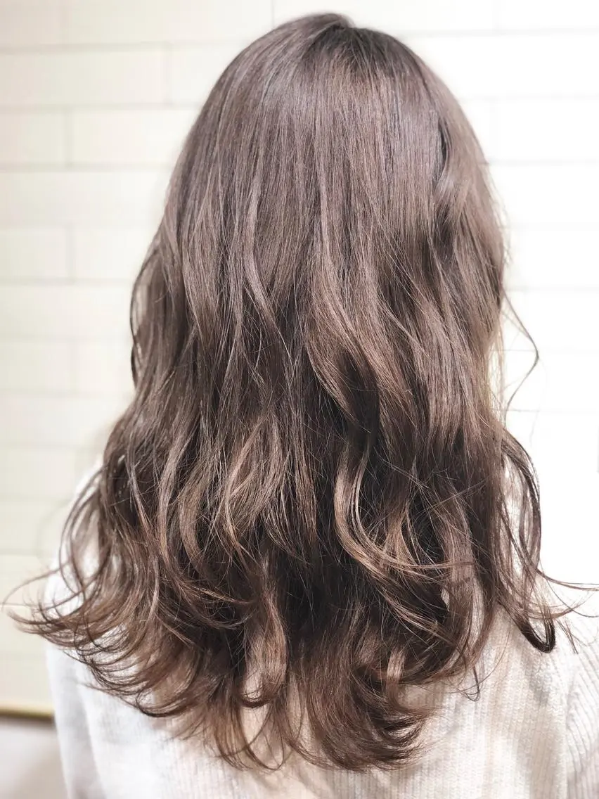 セミロング カラー 髪質改善⌇透明感 カラー⌇川上葵のヘアスタイル