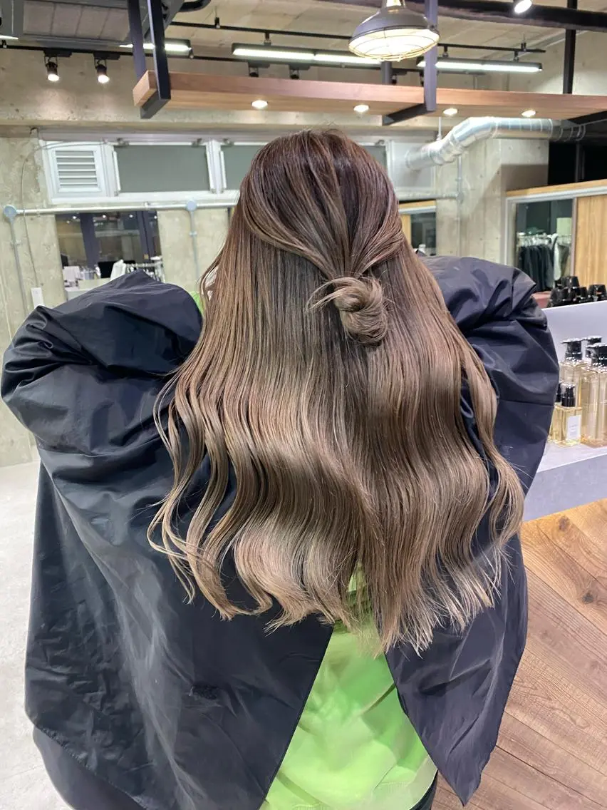 ロング カラー バレイヤージュ デザインカラー ハイライトカラー ハイライト レイヤーカット 🌈透明感カラー ✨松田龍也🌈のヘアスタイル