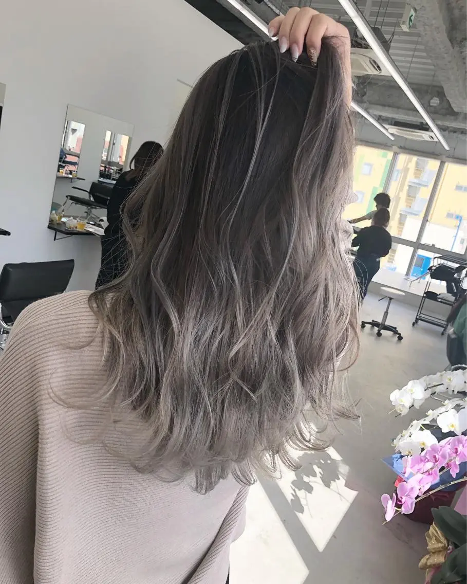 セミロング カラー バレイヤージュ レイヤーカット ブリーチ 透明感HIDEのヘアスタイル