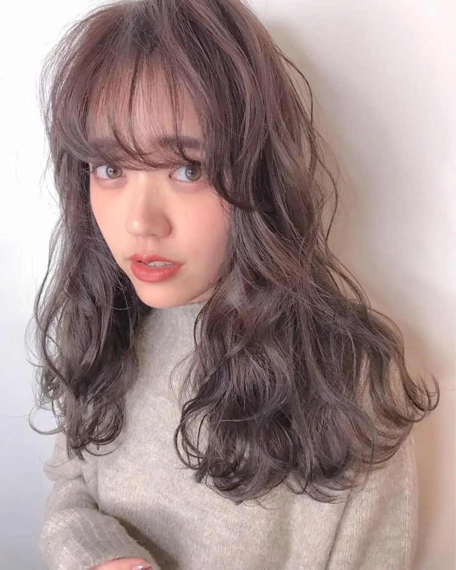 セミロング カラー ベージュカラー ハイライトカラー パープルカラー ハイライト 似合わせカット ヘアカラー BOX mico.のヘアスタイル