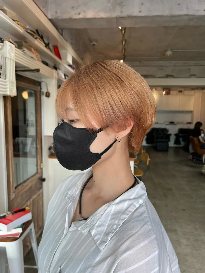 ショート カラー ベージュカラー ミルクティーベージュ オカベ ショウマのヘアスタイル