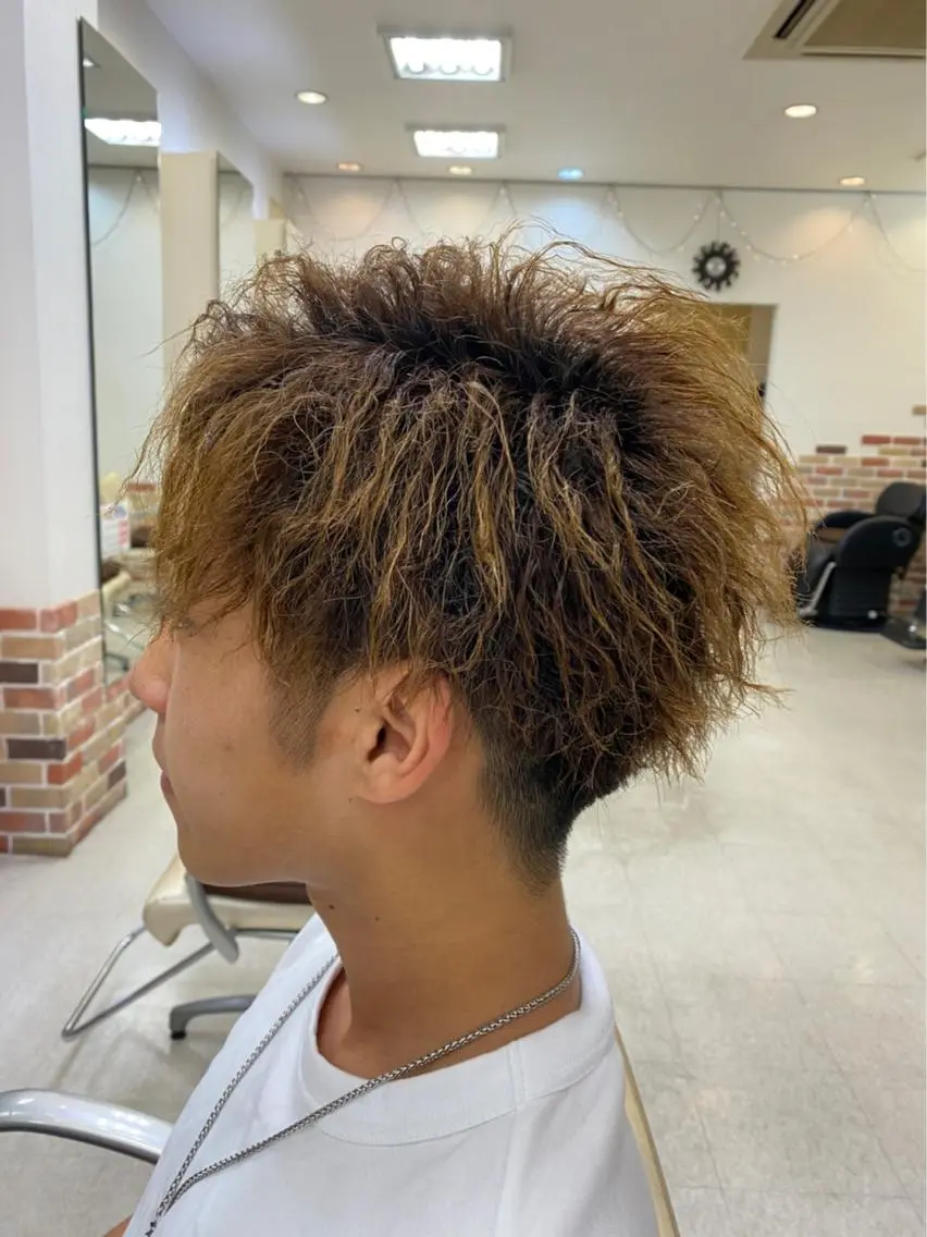 ショート パーマ メンズ メンズパーマ メンズツイストパーマ ツーブロック 刈り上げ ツイストパーマ Cecilhair なんば店    岩川のヘアスタイル