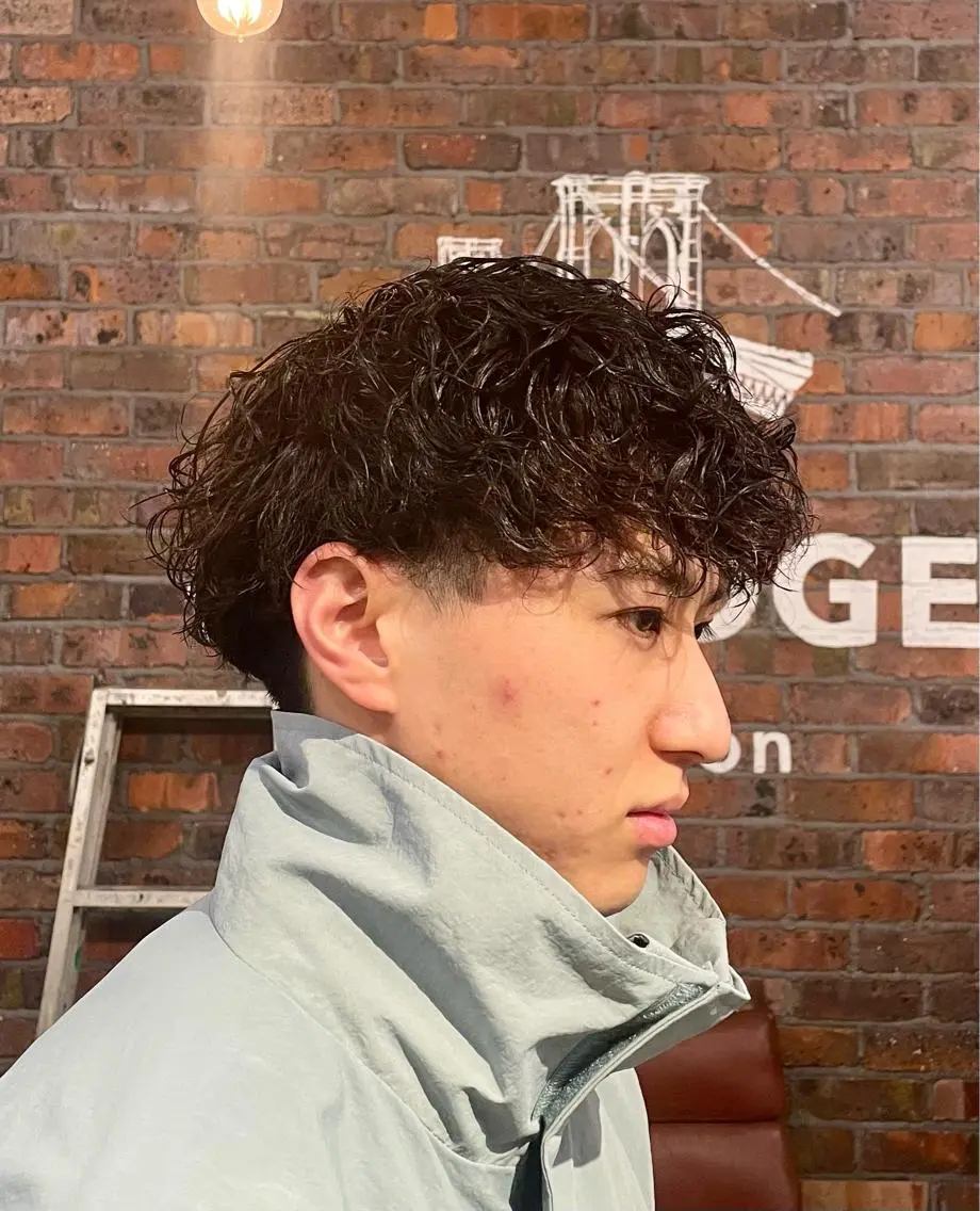 ショート パーマ メンズ メンズパーマ ツイストスパイラルパーマ スパイラルパーマ the BRIDGE 大橋伊織のヘアスタイル