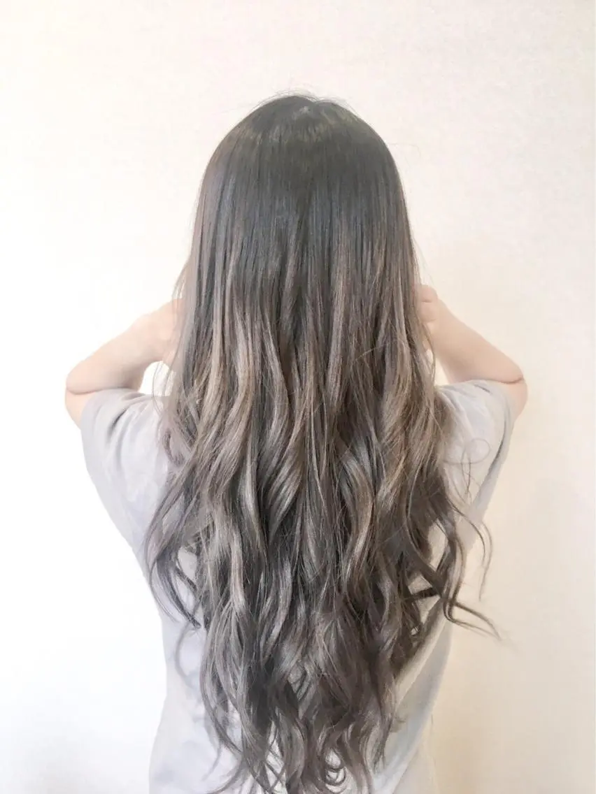 ロング カラー グラデーションカラー 岡本 智次のヘアスタイル