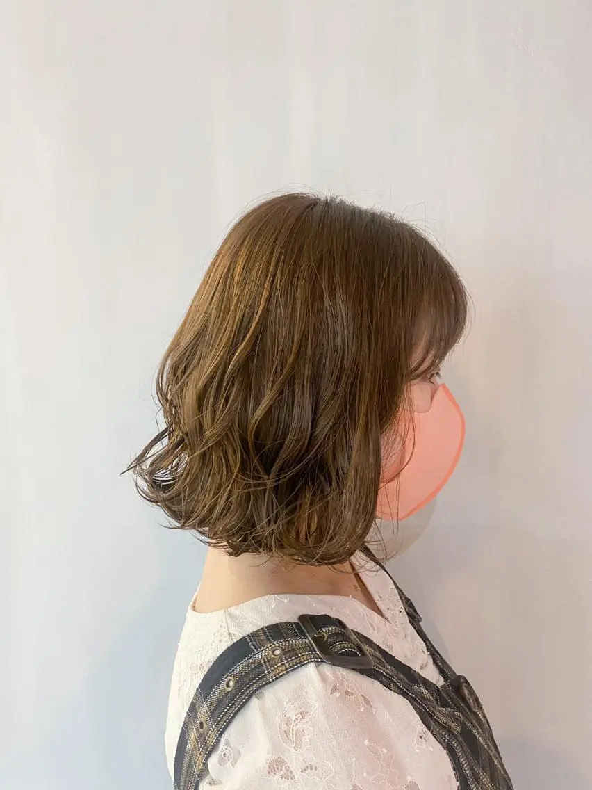 ミディアム ボブ カット ヘアカラー トリートメント TAI透明カラー 柔らかい縮毛矯正のヘアスタイル