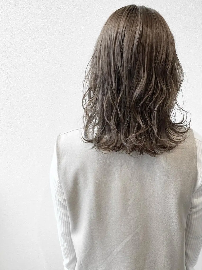 セミロング カット ヘアカラー トリートメント MYRTLE TSUNODAのヘアスタイル