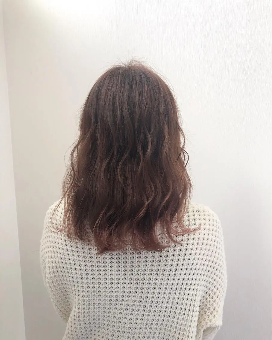 ミディアム カラー ベージュカラー ピンクカラー ピンクベージュ 白井 つづりのヘアスタイル