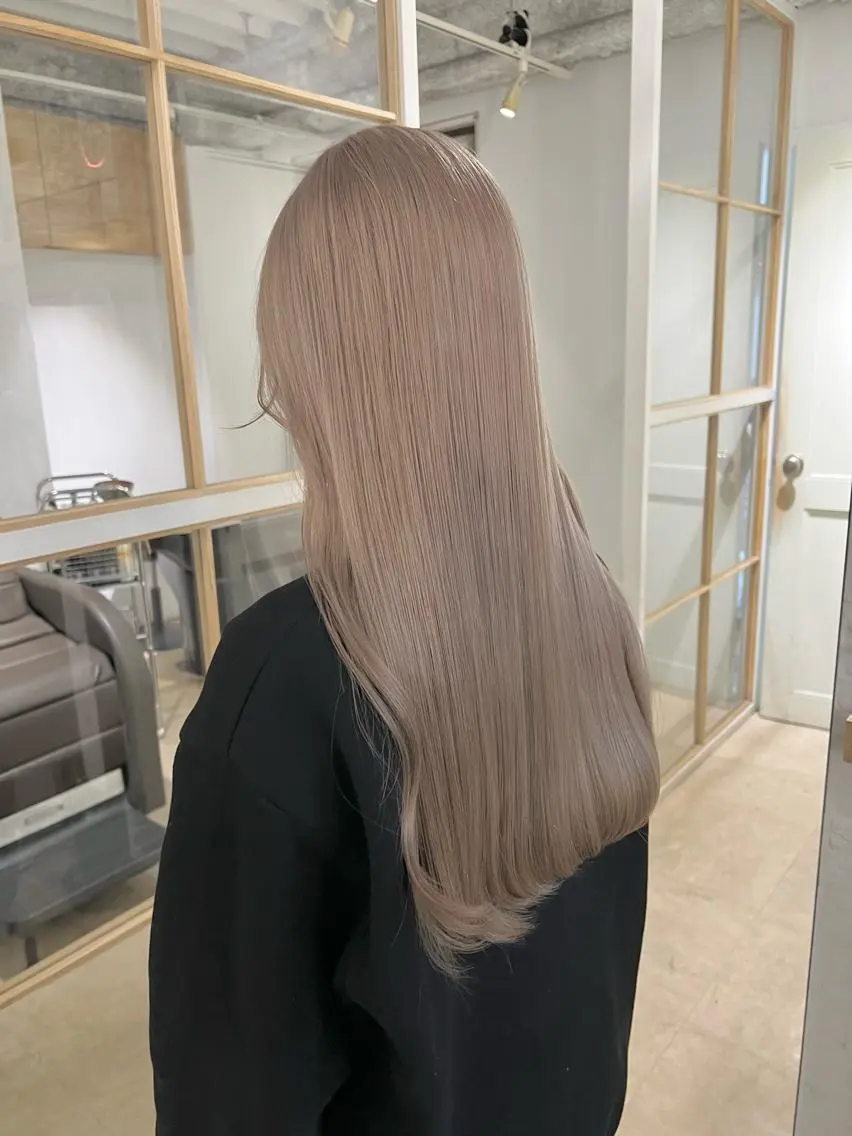 セミロング カラー ベージュカラー ミルクティーベージュ nailist mana𖤐´-のネイルデザイン