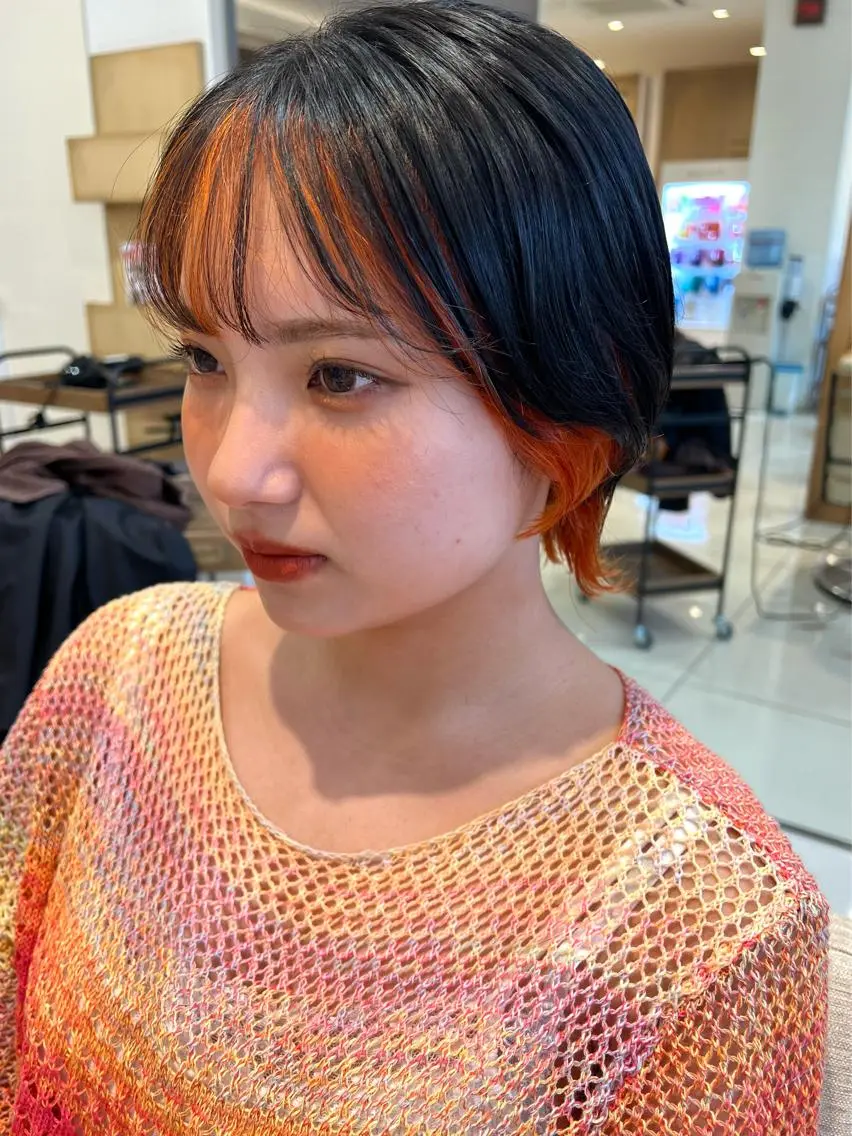 ショート カラー ヘアアレンジ ミストバング ブリーチ ダブルカラー  フェイスフレーミング インナーカラー サナ🌱 切りっぱなしボブのヘアスタイル
