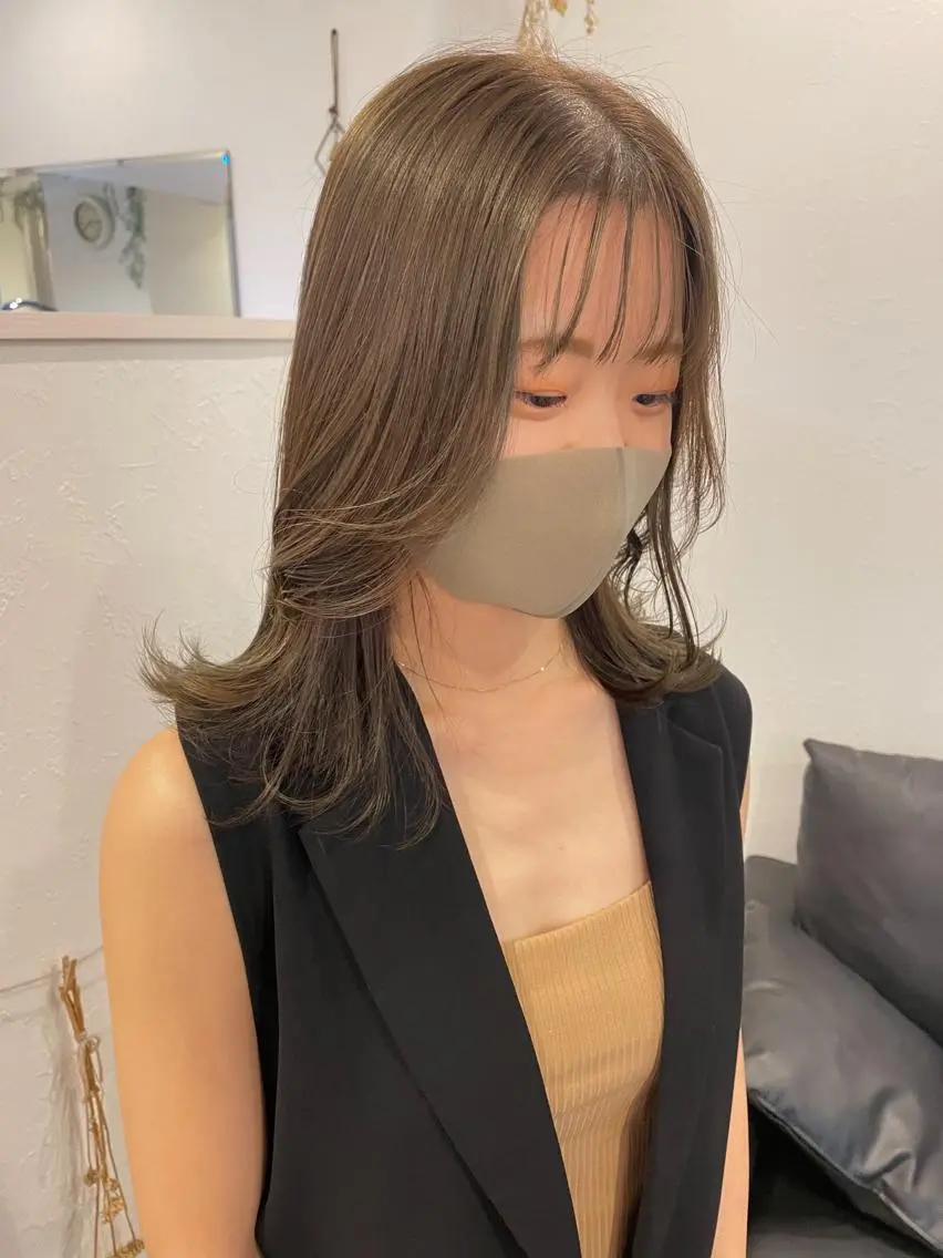 セミロング カラー ベージュカラー ブリーチ ブリーチなしカラー オリーブベージュ ヘアカラー トリートメント m ā l o.🌷 サカモトマイコのヘアスタイル