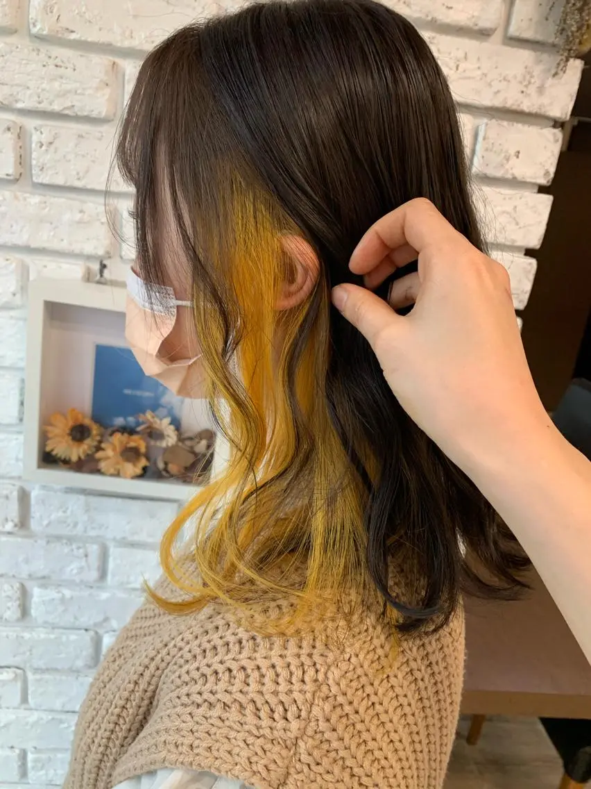 ミディアム カラー インナーカラー イエローカラー イワタ マハ/ minim hairのヘアスタイル