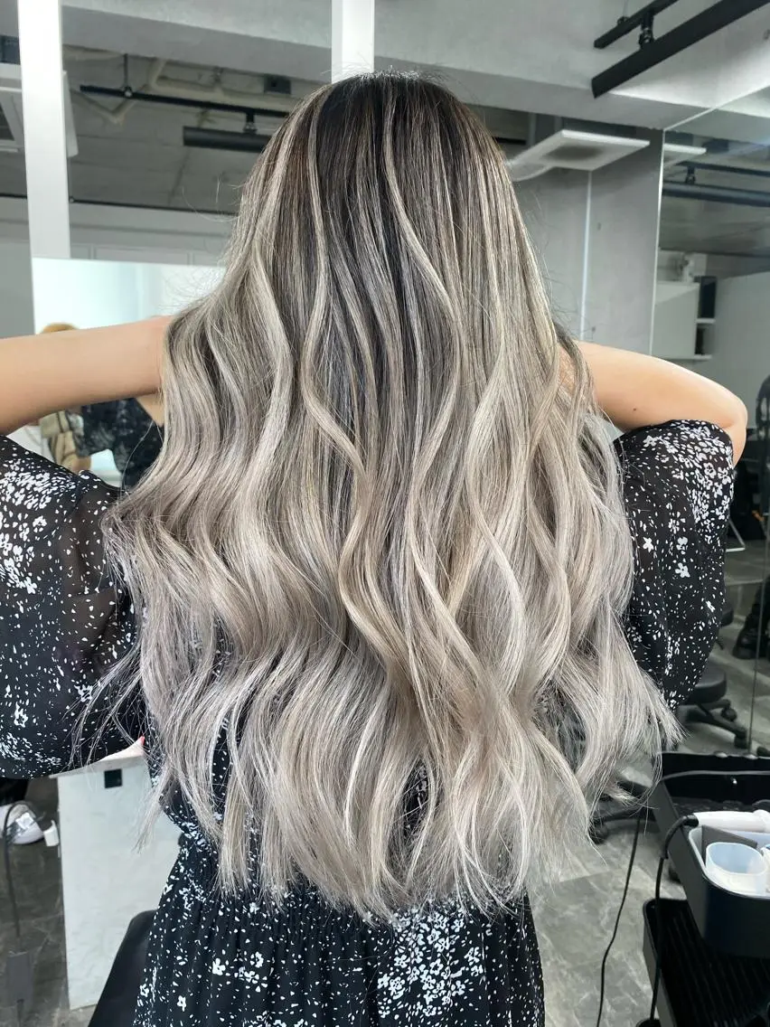 カラー 草島 友樹のヘアスタイル