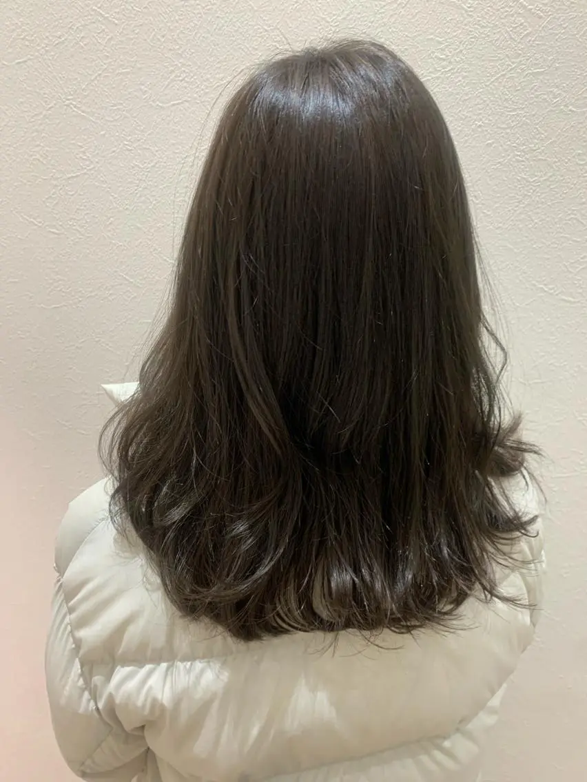 セミロング カラー アッシュ 透明感カラー hubhair レイヤー/透明感のヘアスタイル