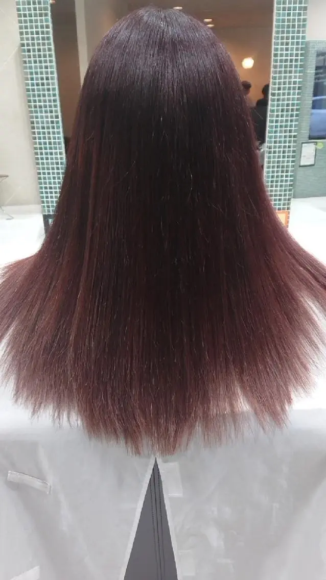ロング カラー バレイヤージュ 透明感カラー グラデーションカラー グレージュ イルミナカラー 片浦 常翔のヘアスタイル