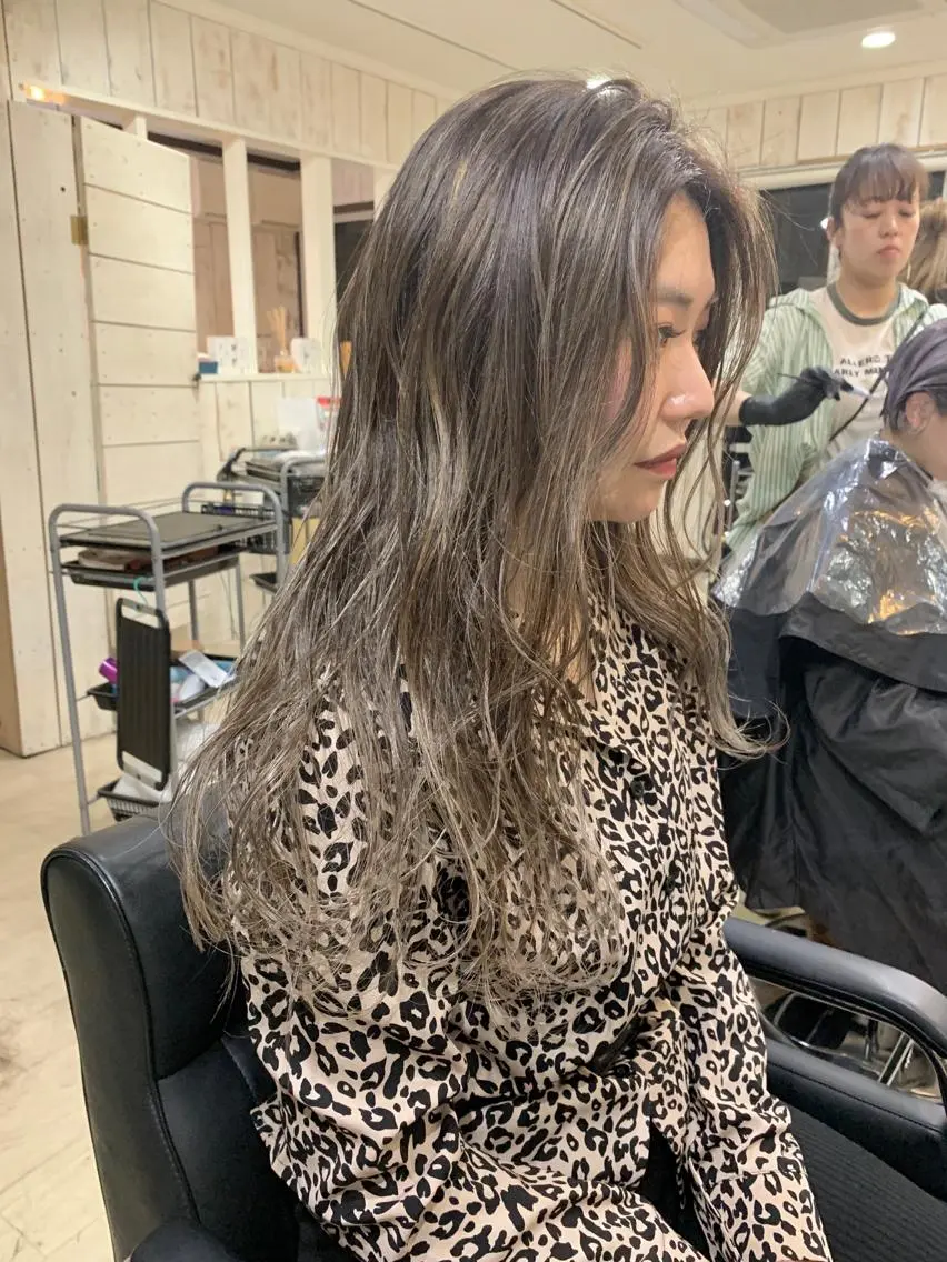 ロング カラー 鷺谷 玲奈のヘアスタイル