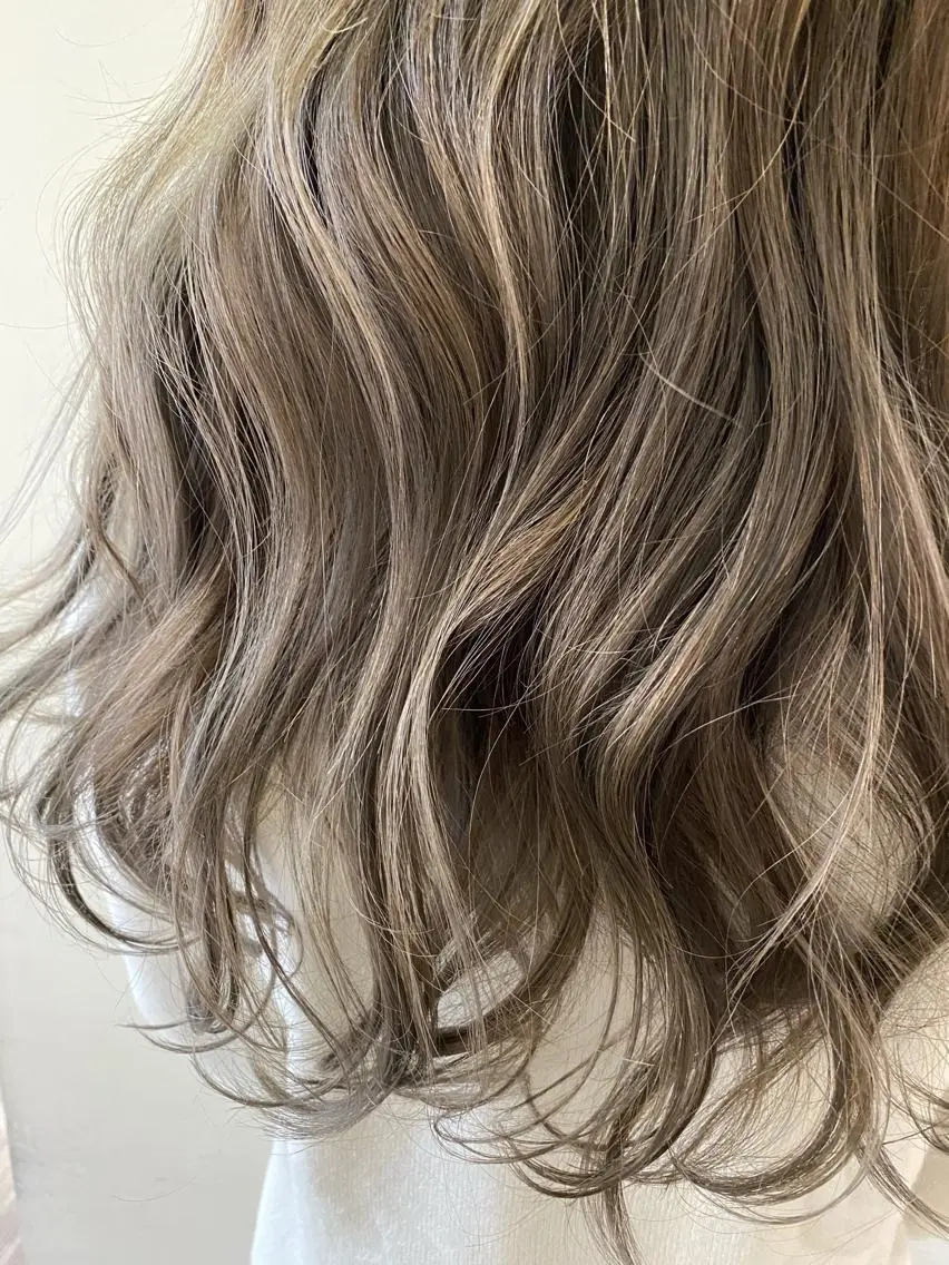 ロング カラー ヘアカラー トリートメント 服部 樹季のヘアスタイル