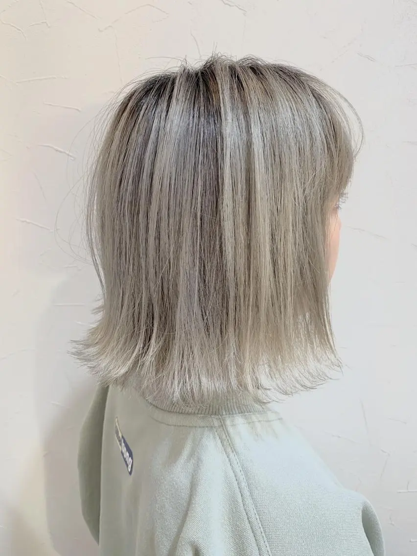 ショート カラー ベージュカラー ブリーチ 透明感カラー ハイトーンカラー ホワイトベージュ カット ヘアカラー 伊勢崎/nap hair 栗原大輔のヘアスタイル
