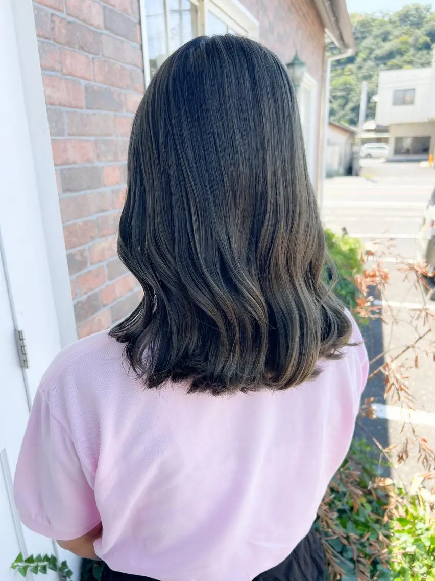 カラー ブリーチ グレージュ オリーブグレージュ オリーブグレー YURAGI🤍 SAEのヘアスタイル