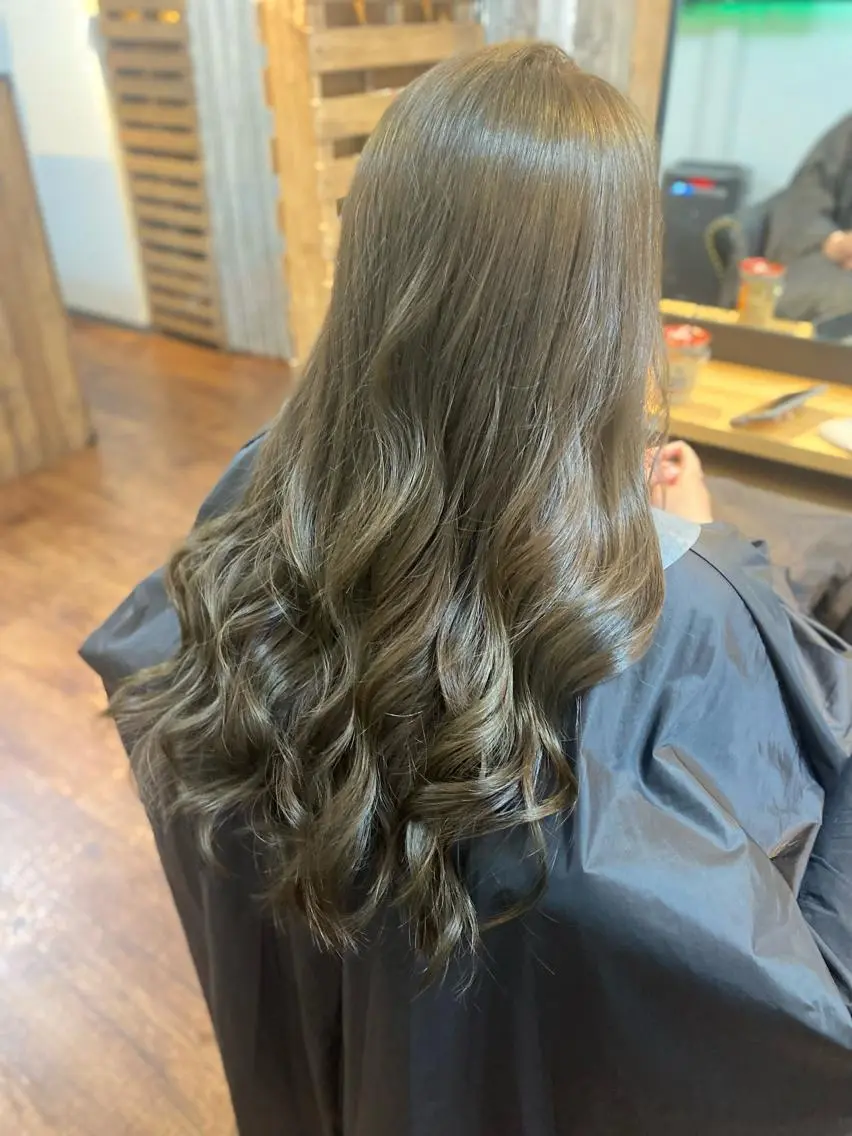 ロング カラー グレージュ カット ヘアカラー トリートメント Luzir⭐︎ GEN⭐︎のヘアスタイル
