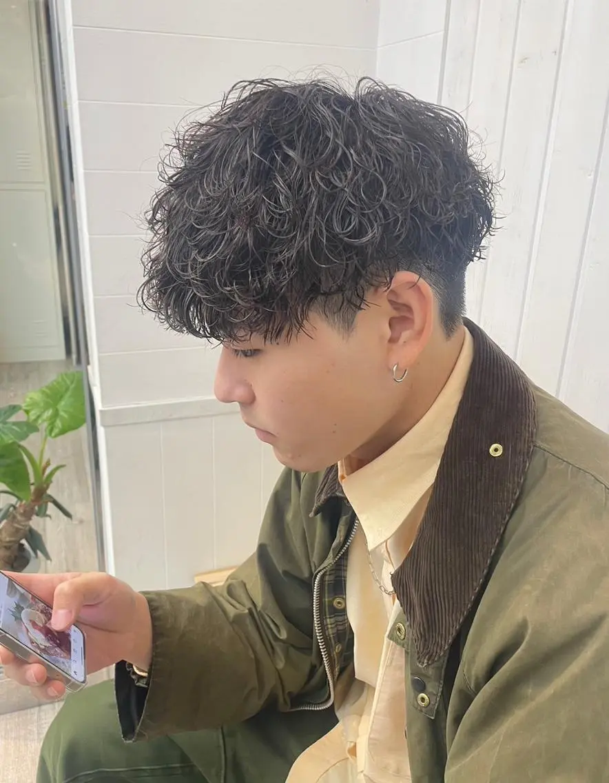 ショート メンズ パーマ センターパート メンズ韓国風 マッシュ メンズパーマ 学生(メンズ向け) カット パーマ N° anfeel 渋谷🪞🫧のヘアスタイル